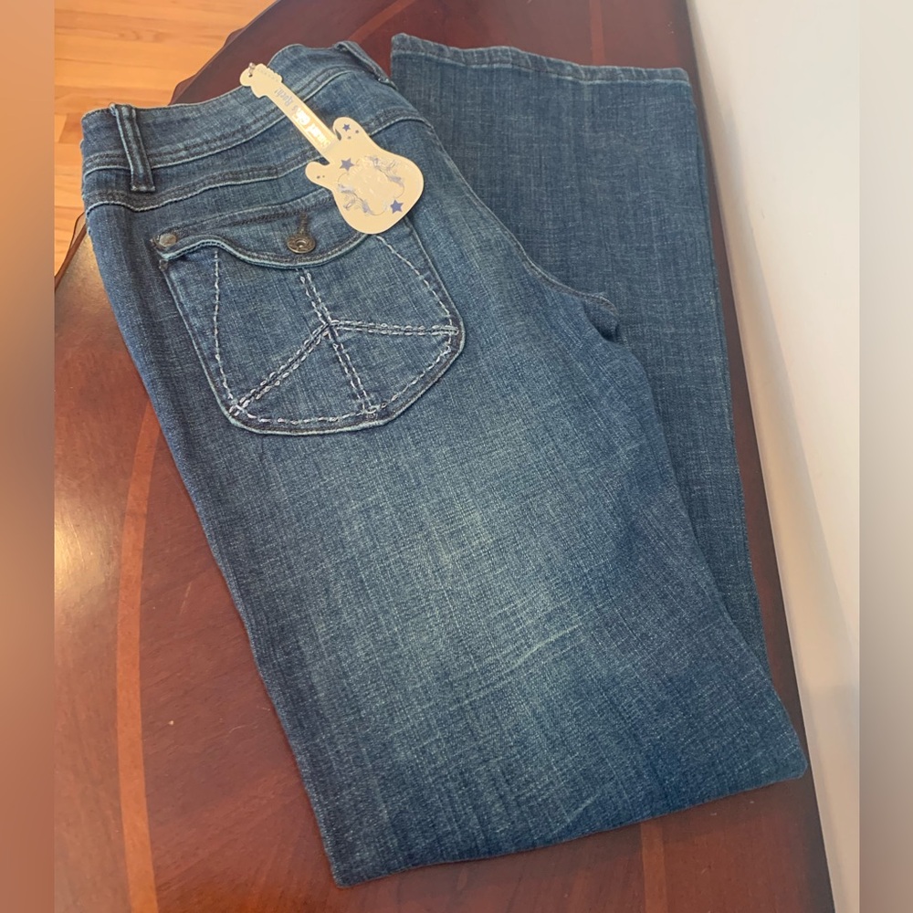 NWOT Vanilla Star Flared Blue Jeans for Women with Pocket Peace Sign ✌️